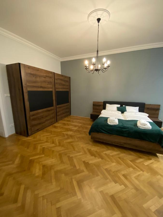 Dunin Majestic Residence 4 Krakow Bagian luar foto