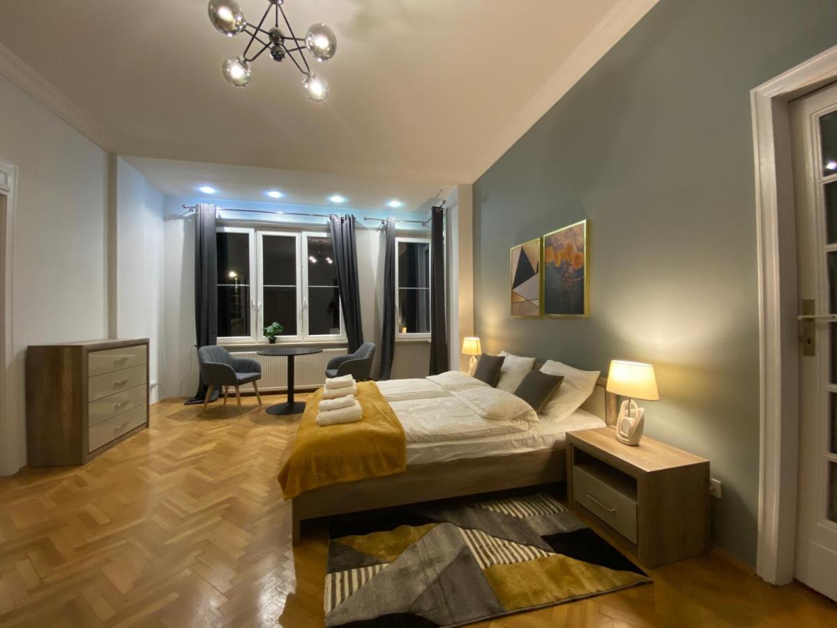 Dunin Majestic Residence 4 Krakow Bagian luar foto