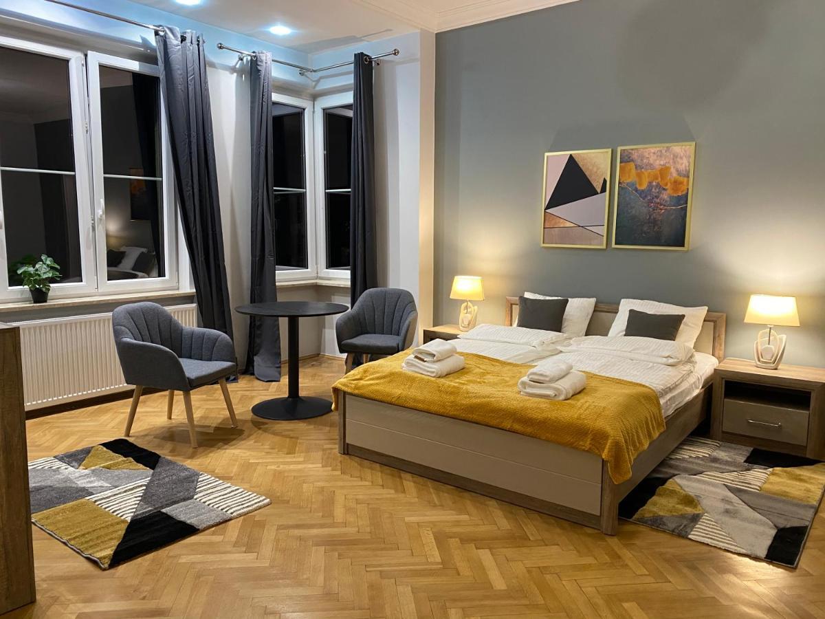 Dunin Majestic Residence 4 Krakow Bagian luar foto